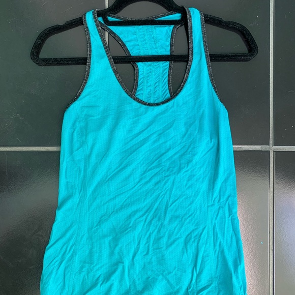 Lululemon Silverescent Tank Top in Size 6 - Picture 2 of 4